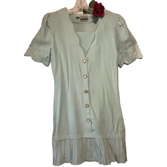 VTG 5 BUTTONS Replacement Hard plastic with shank from the dress pictured EUC - Picture 2 of 11